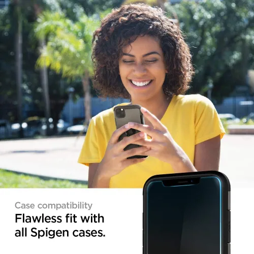 Vista 6 de Spigen Protector de pantalla de vidrio templado [GlasTR EZ FIT] diseñado para iPhone 11 Pro Max/iPhone Xs Max [6.5 pulgadas]