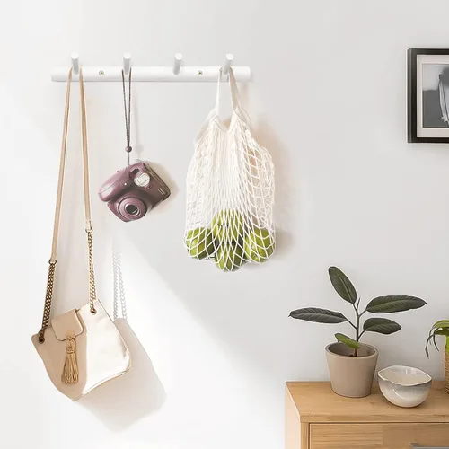 Vista 2 de Homode Perchero de Pared para Montar, Ganchos para Abrigos de Pared, Clavijas de Madera Colgantes, Toallero de Bambú Moderno para Baño, Riel