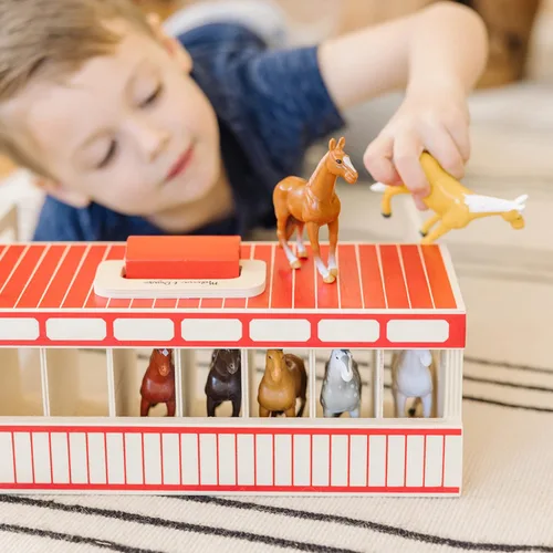 Vista 4 de Establo de madera de juguete con 8 caballos, de Melissa & Doug