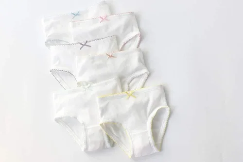 Vista 4 de benetia Ropa interior de algodón suave para niñas, paquete de 4