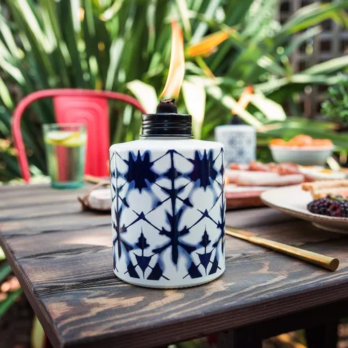 Vista 2 de TIKI Antorchas de mesa de vidrio con teñido anudado, paquete de 3, antorchas decorativas de TIKI para exteriores, para patio, patio trasero