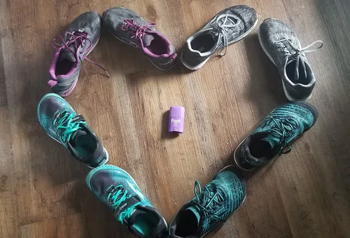 Vista 4 de Body Glide Barra antiampollas para pies prevención de ampollas para talones, zapatos, calzado deportivo, botas, calcetines y sandalias Úsalo