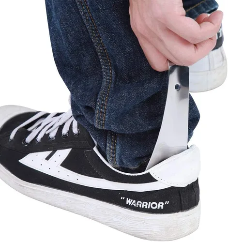 Vista 4 de TOPINCN Cuerno de zapato de metal de 5.7 pulgadas de largo, portátil, de acero inoxidable, elevador de cuerno de zapatos conveniente para niños