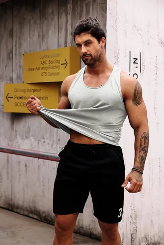Vista 5 de LecGee Camiseta sin mangas para hombre, paquete de 3 camisetas sin mangas para entrenamiento de gimnasio y espalda en Y, mallas para culturismo