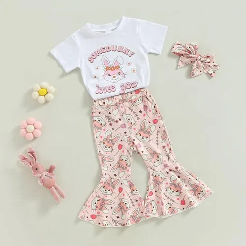 Vista 2 de Conjunto de ropa de verano con estampado de letras, sudadera con estampado de conejo, pantalones acampanados con diadema