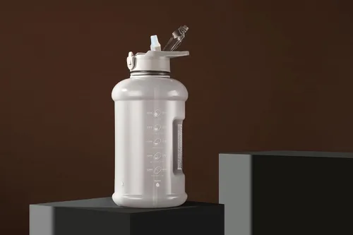 Vista 4 de H2O Capsule INSPO Botella de agua de medio galón con marcador de tiempo y popote. Motivacional seguidor de hidratación. Jarra grande sin BPA, segura