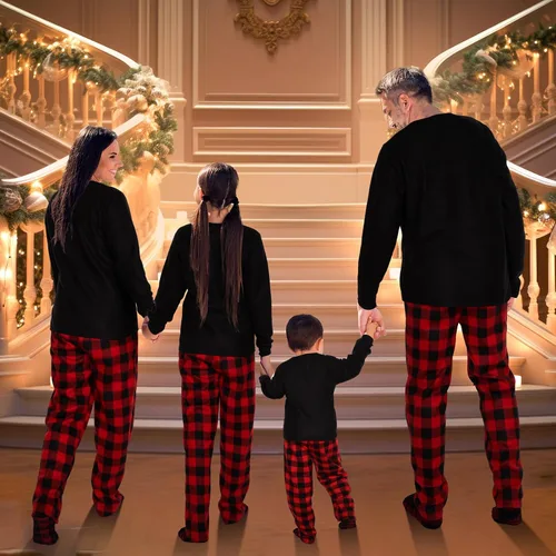 Vista 4 de Conjunto de pijamas a juego para la familia con calcetines de búfalo a cuadros, pijamas de Navidad para fiestas familiares
