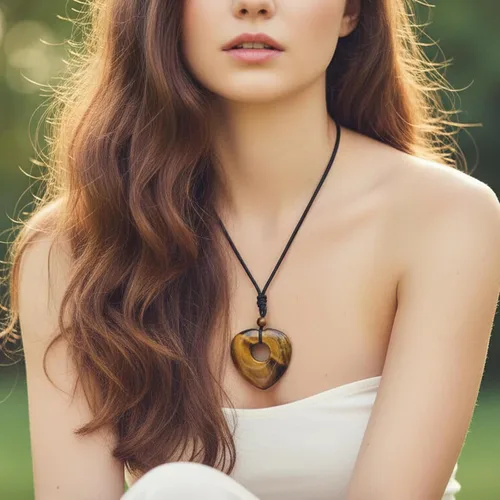 Vista 3 de TUMBEELLUWA Collar con colgante de piedra preciosa de corazón de cristal para hombre para mujer, colgante de piedra de cristal curativo natural