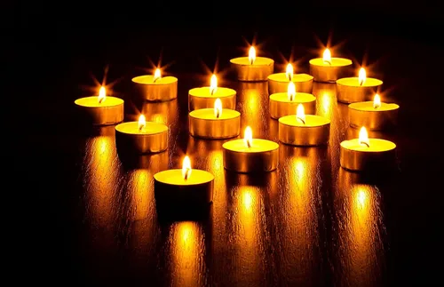 Vista 4 de OHR CANDLES Mini velas de té – Paquete de 50 velas de té a granel – Velas blancas sin perfume – 1 hora de tiempo de combustión
