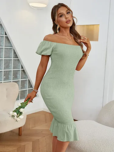 Vista 2 de BerryGo Vestido de sirena de manga corta abombada con hombros descubiertos para mujer, con volantes, fruncido, para fiesta, cóctel, vestido midi