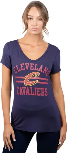 Vista 29 de Ultra Game Camiseta de mujer NBA Oficial con cuello en V y strass de manga corta