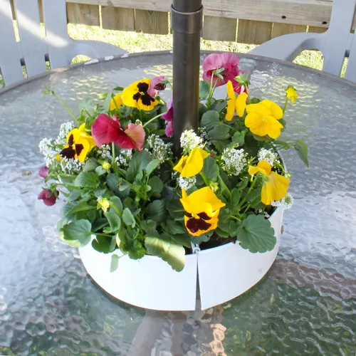 Vista 2 de AuldHome Design Maceta de sombrilla para mesa de patio con agujero para sombrilla (blanco)