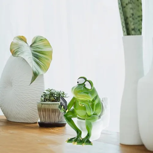 Vista 7 de Figura decorativa de rana, estatua de rana sentada para el inodoro, enfoque de su teléfono, escultura de resina creativa para escritorio, baño