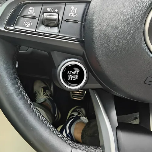 Vista 3 de Angelguoguo Botón de Reemplazo de Cubierta de Interruptor de Arranque/Parada del Motor de Coche en Negro Brillante ABS para Alfa Romeo Giulia