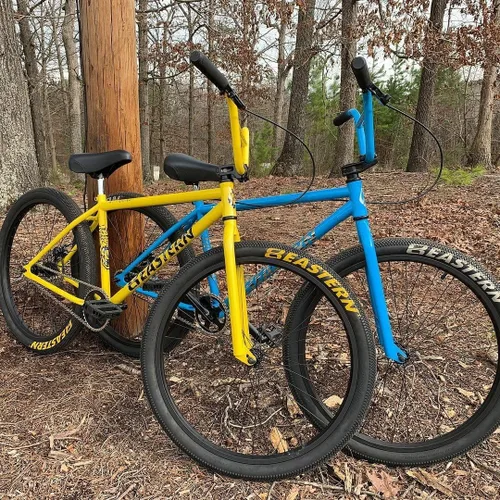 Vista 4 de Eastern Bikes Growler LTD Bicicleta Crusier de 26 pulgadas, marco 100% cromoly y frenos de disco traseros