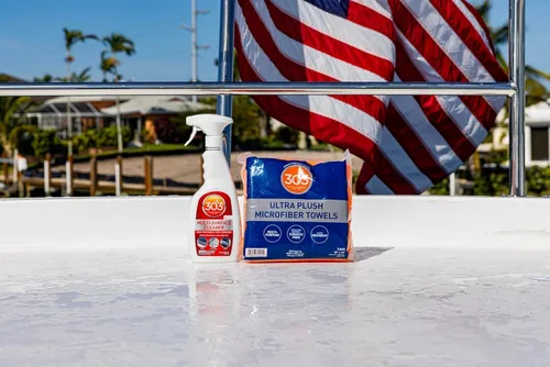 Vista 4 de 303 Products Paquete de toallas limpiadoras de superficies múltiples Cleans vinyl, fabric, plastic, and more with a residue-free finish. Includes