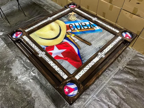 Vista 2 de Mesa de dominó con collage de vida cubana Domino Tables by Art