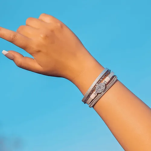 Vista 3 de FANCY SHINY - Pulsera de cuero de estilo bohemio con cierre magnético y cuentas de cristal, regalo para mujeres, adolescentes y niñas
