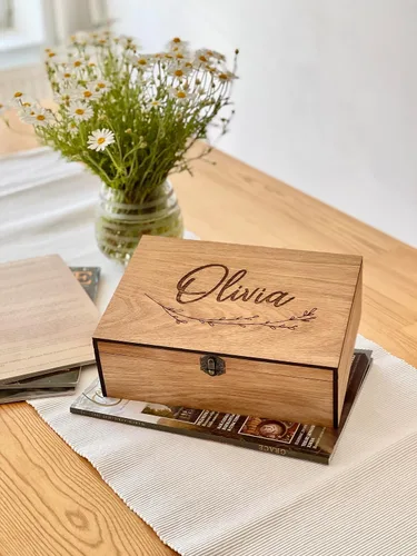 Vista 9 de Caja de madera personalizada con nombre para recuerdos, recuerdo, regalo para él, ella, novio, novia, bebé, niña, hermano, hermana, chico, padrinos