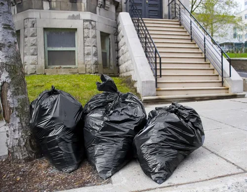 Vista 5 de Veska Bolsas de basura de 33 galones, enormes 100 bolsas con lazos, bolsas de basura negras grandes de 30 galones, 32 galones, bolsas de basura