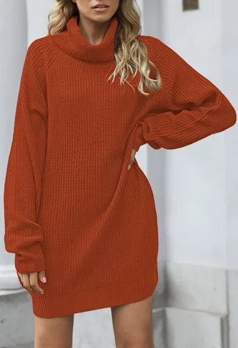Vista 2 de Vestido Pink Queen estilo suéter largo con cuello alto y talle suelto, para mujer.