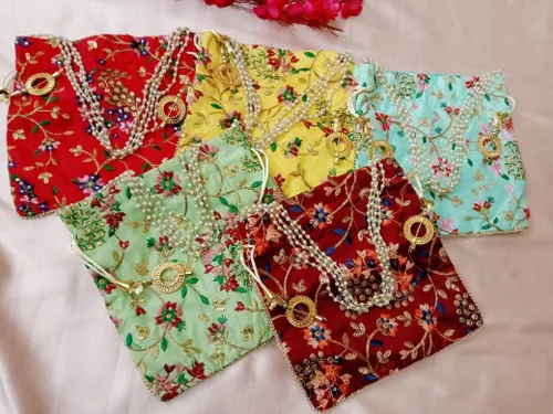 Vista 6 de Bolsas Potli de diseñador para mujer, Rajasthan batwa para bodas y fiestas, bolsa de seda bordada de diseñador étnico indio, bolso de mano