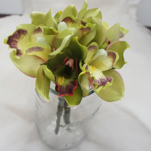 Vista 4 de Paquete de 7 tallos de orquídea Cymbidium de flores artificiales (verde)