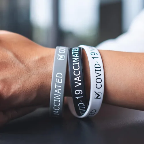 Vista 5 de QEERBSIN 50 PCS Personalized Custom Rubber Silicone Bracelets - Customizable Classic Wristbands for Events, Support, Wedding, Awareness, Motivation