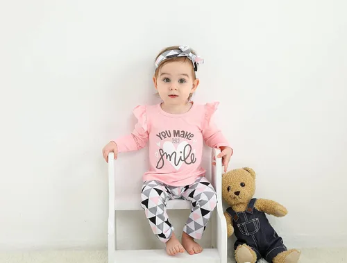 Vista 4 de Conjunto de 3 piezas de ropa de bebé niña de manga larga con letras pantalones casuales y diadema