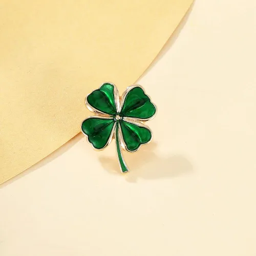 Vista 4 de Broche minimalista de trébol de cuatro hojas esmaltado verde para el día de San Patricio, broches de solapa para mujeres, niñas, hombres, broches