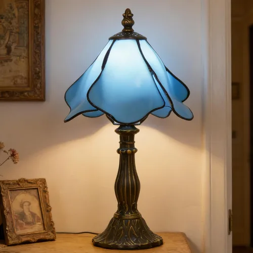 Vista 8 de Lámpara Tiffany Pequeña Mini Lámpara de Mesa de Vidrio Teñido Lámpara de Acento de Mesita de Noche Memoria Simpatía 8X14.5 Pulgadas (Azul)