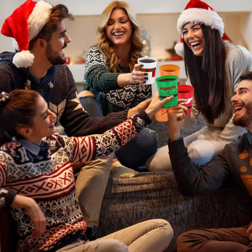 Vista 6 de Kochorie 60 vasos de plástico de Navidad para fiestas, vasos de plástico de 16 onzas, vasos desechables para estadio, cinturón de Papá Noel, vasos