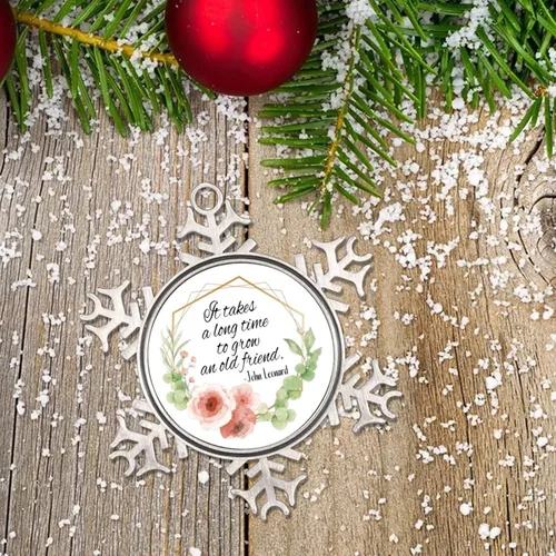 Vista 6 de Adornos decorativos de Navidad de copo de nieve de metal, corona floral que tarda mucho tiempo en crecer un viejo amigo, adorno de recuerdo