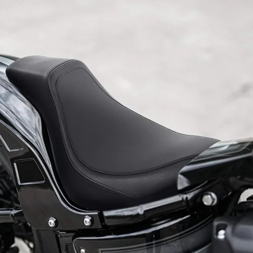 Vista 7 de Asiento individual de conductor de motocicleta negro para Harley Softail FLDE FLHC FLHCS FLSL FXBB 2018-2022