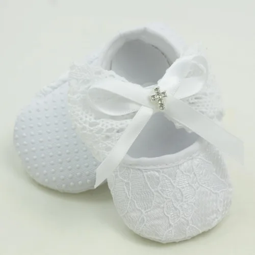 Vista 6 de Juego de zapatos y diadema para bautizo blanco y marfil