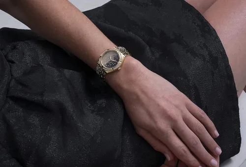 Vista 7 de GUESS 36mm Crystal Accent Watch