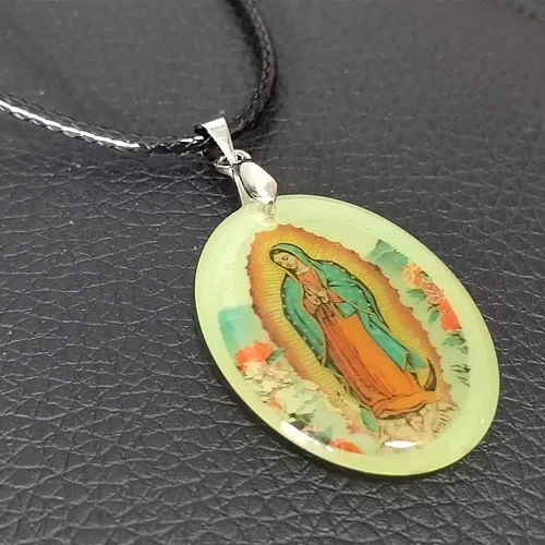 Vista 5 de PTGMH Miraculous Jewelry Collar de Virgen María ajustable para mujer Madrina Collar Señora de Guadalupe Colgante Oval Resina Resplandor