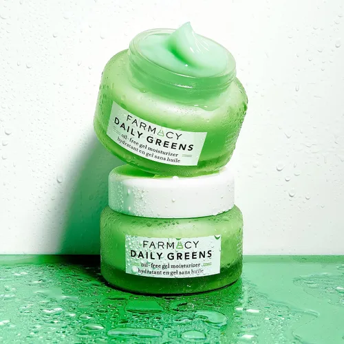 Vista 5 de Farmacy Hidratante facial de viaje, hidratante facial sin aceite Daily Greens con poliglutámico + ácido hialurónico, crema facial de gel que reduce