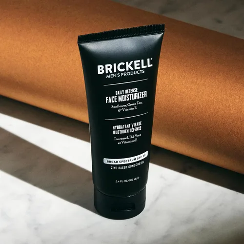Vista 3 de Brickell Men's Daily Defense SPF20 - Hidratante facial para hombres, natural y orgánico, protector solar mineral hidratante facial de óxido de zinc