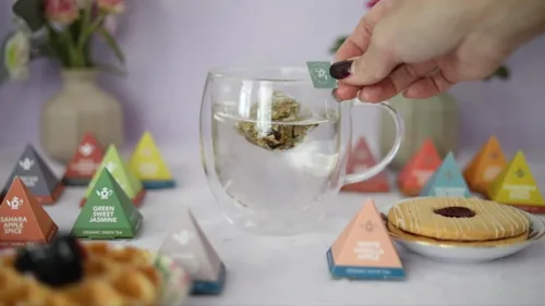 Vista 5 de Teabloom - Colección de té piramidal más fina del mundo, 24 variedades de tés orgánicos y kosher certificados por USDA - Té negro, té verde, té