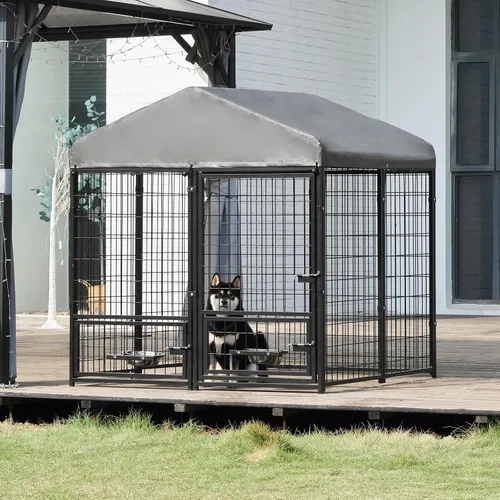 Vista 2 de Perrera para perros al aire libre de 4.5 x 4.5 x 4.9 pies con techo y soportes giratorios para tazones, recinto de metal grande para perros, casa