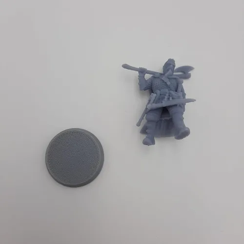 Vista 4 de Guerrero vikingo - RPG - Calabozos y Dragones - DND - Pathfinder - Destino de las norias - Figurita en miniatura (gris/sin pintar) (Bjorn)