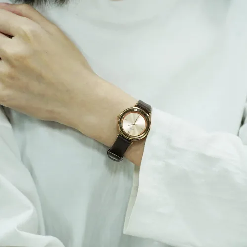 Vista 8 de Reloj de mujer con diamantes para muñeca pequeña, correa de cuero con lente de cristal para mujer, resistente al agua