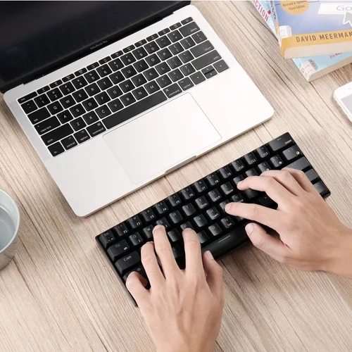 Vista 7 de Royal Kludge RK61 teclado con cableinalámbrico de 61 teclas, Bluetooth 3.0, multidispositivo amarillo con ledes amarillas, teclado