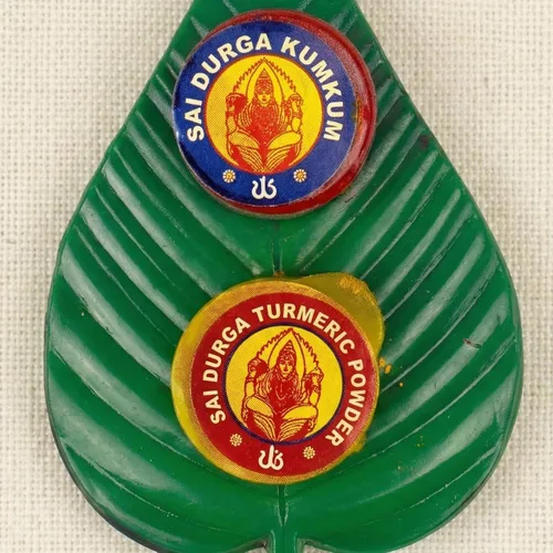Vista 2 de LOVENSPIRE Haldi Kumkum - Juego de hojas de paquete (paquete de 10) decorativo de cúrcuma y sindoor combo para Pooja, regalo tradicional indio