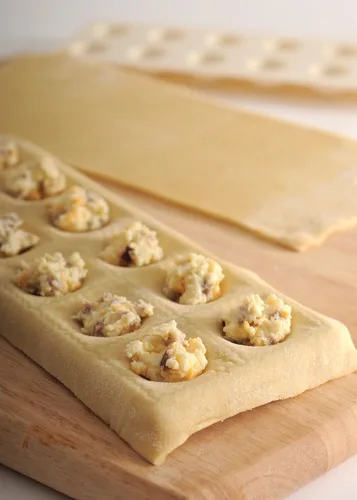 Vista 2 de Norpro Fabricante de Raviolis con Prensa de 12 Pulgadas, Metálico