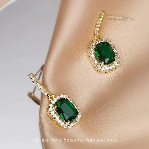 Vista 2 de Uncle J Aretes colgantes de araña de esmeralda vintage, chapados en oro de 18 quilates, lágrima de cristal austriaco verde para mujer, novia, boda