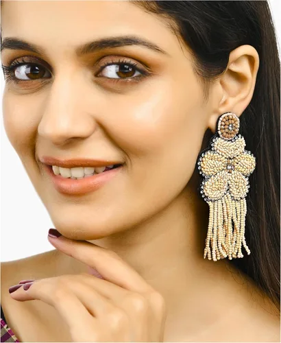 Vista 4 de Vinca jewel's Aretes bohemios con cuentas, diseño de flores en color melocotón, aretes tropicales para mujeres y niñas, diseño floral perfecto