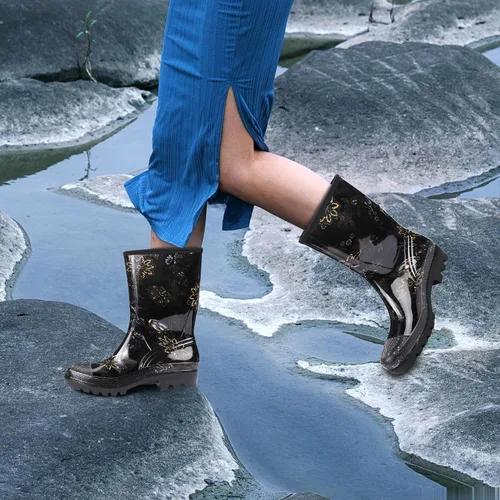 Vista 60 de DKSUKO Waterproof Womens Rain Boots insulated,Lightweight Rubber fashion Boots in Gardening,Warm and Comfortable Wide Calf Rain Boots with Glossy in