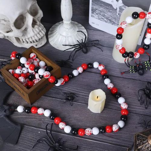 Vista 4 de Whaline Juego de 150 cuentas de madera de Halloween, cuentas focales de madera rojas, negras y blancas, cuentas de madera con salpicaduras